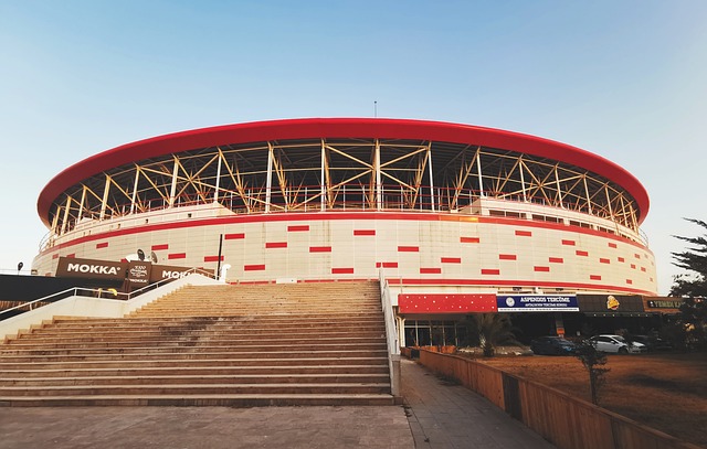 川崎前锋官方：效力10年的40岁韩国前国门郑成龙将自由身离队