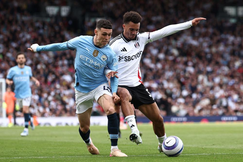 阿图什杯球员进球后跑上看台给母亲献花，后两黄变一红被罚下